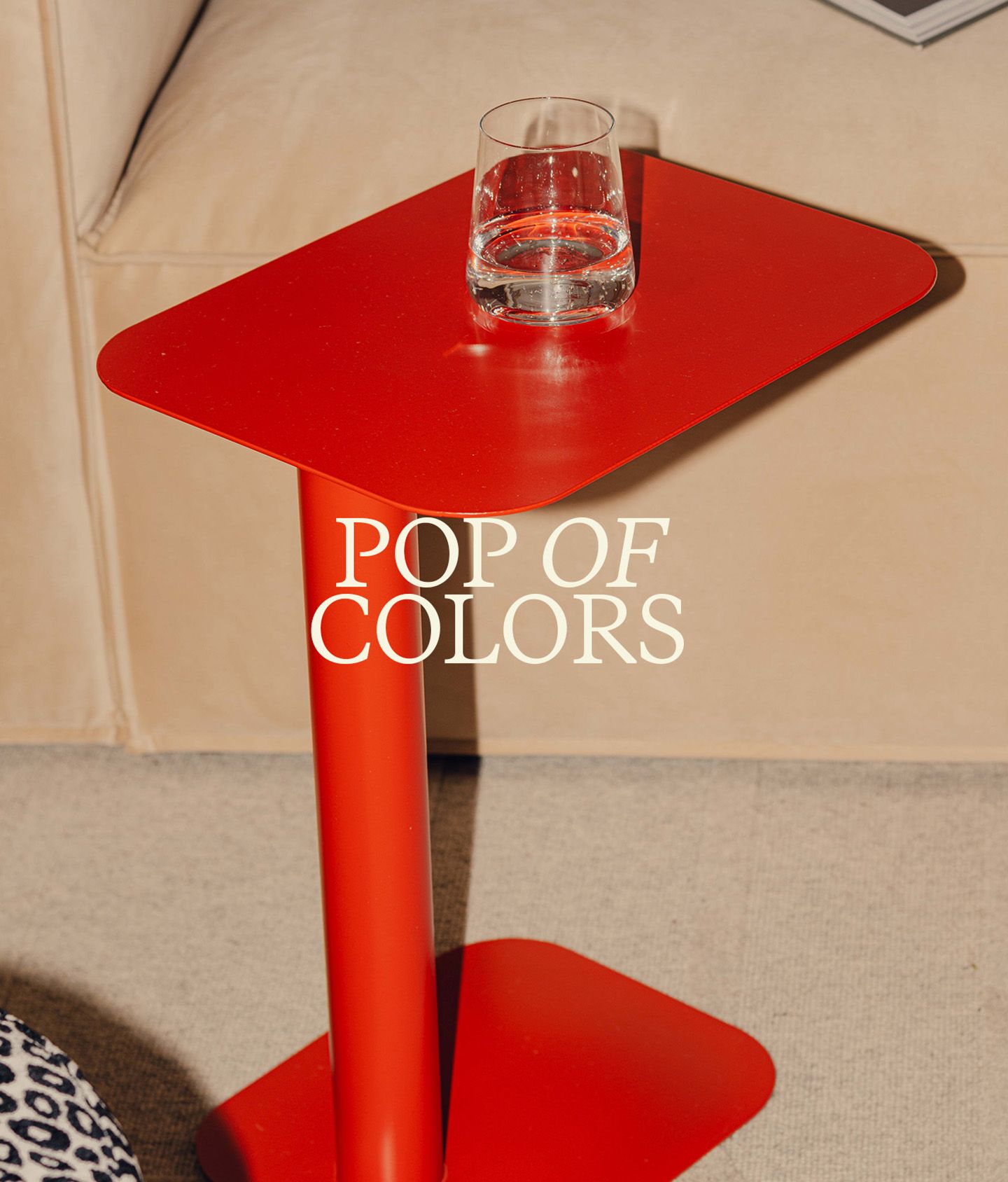 Micadoni Jackson side table in red metal, two-tier round top, slim pedestal