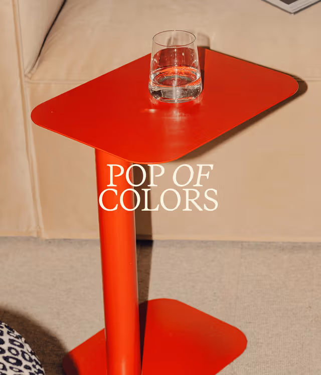 Micadoni Jackson side table in red metal, two-tier round top, slim pedestal
