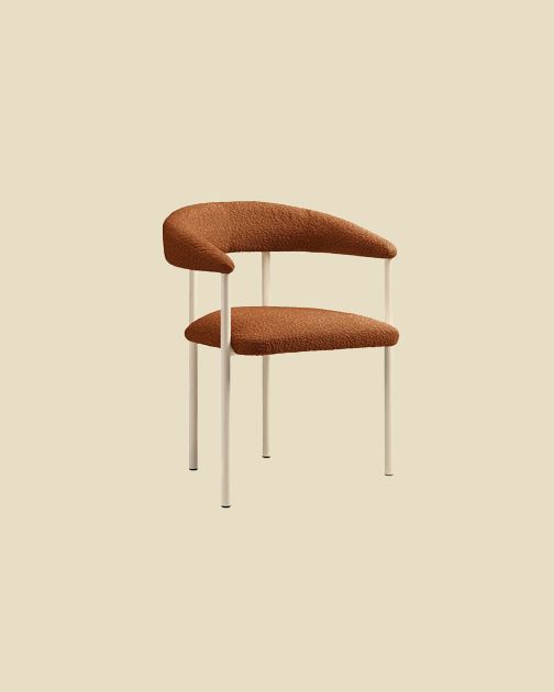 Chaise Micadoni Lea en bouclé rouille, dossier courbé, pieds métalliques