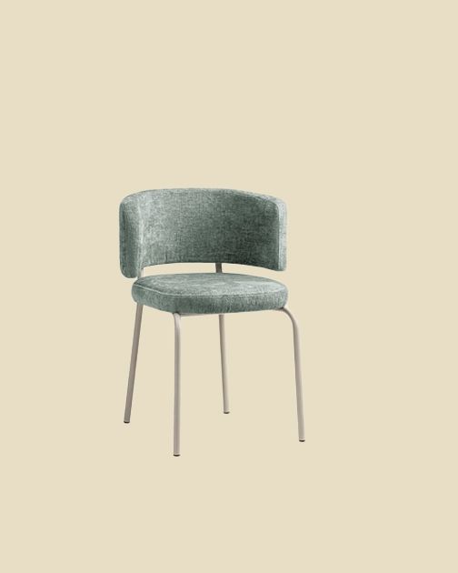 Chaise Micadoni Dora en chenille sauge, dossier courbé, pieds métalliques