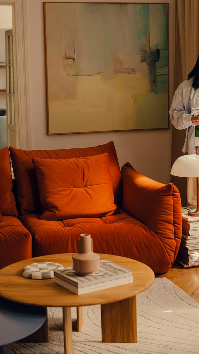 Canapé modulaire Bloom en velours vert olive avec grands coussins de dossier et silhouette décontractée – mobilier de salon Micadoni