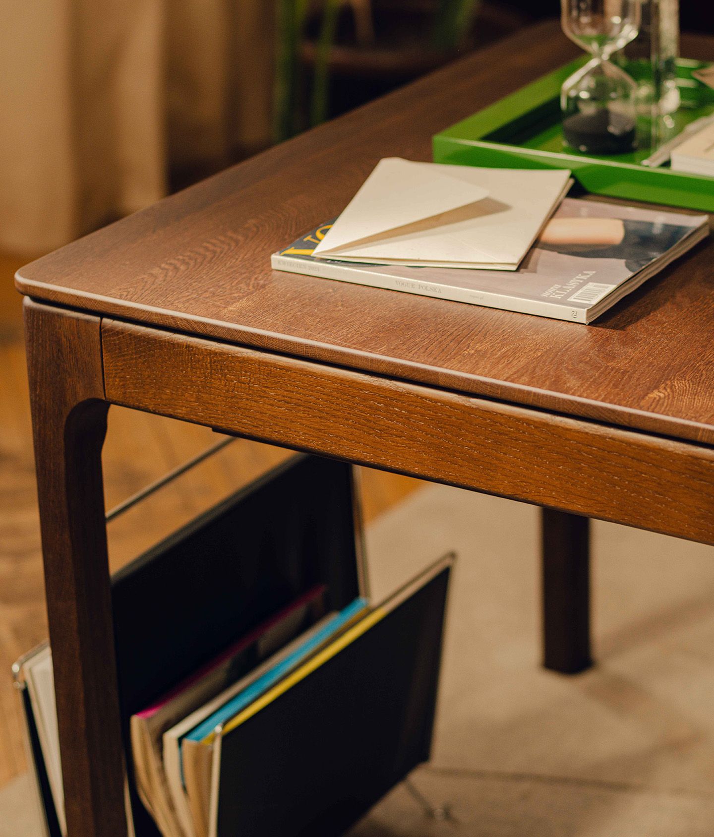 Micadoni Gala dining table in walnut wood, curved legs, built-in magazine holder
