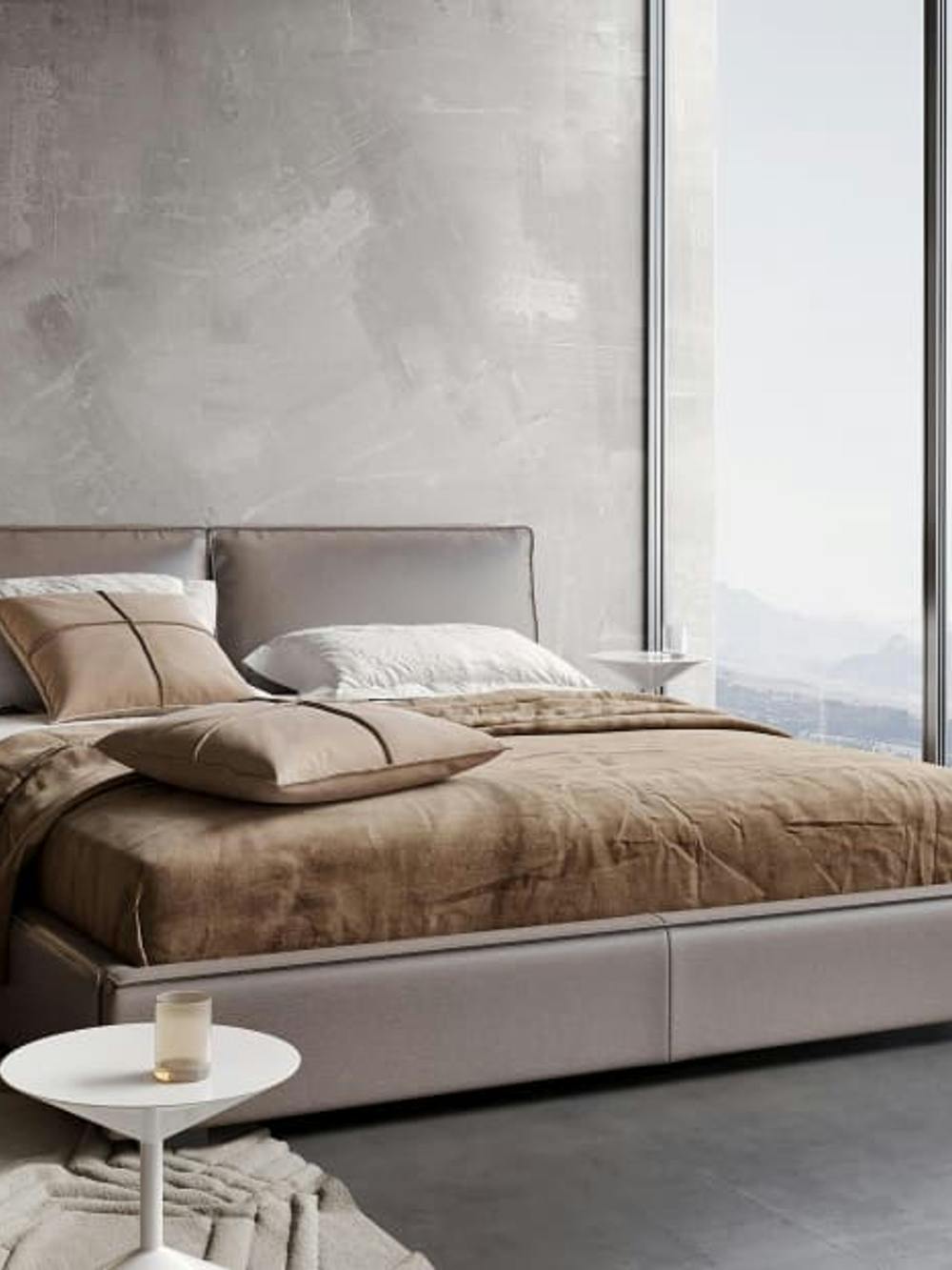 Przestronna sypialnia z dużym łóżkiem pufem stolikami z pięknym widokiem